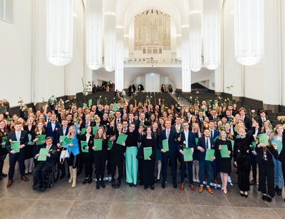 Abschlussfoto der Absolventinnen und Absolventen. Foto: Christian Hüller