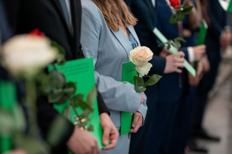 Feierliche Zeugnisübergabe. Foto: Christian Hüller.