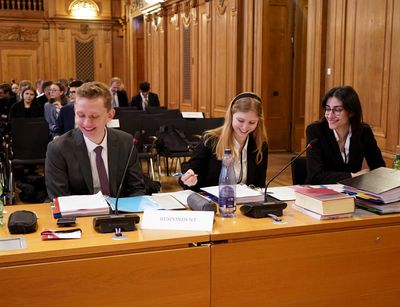 Starke Argumente im nationalen Finale 2025 im Leipziger Bundesverwaltungsgericht: Das Gewinnerteam aus Heidelberg. Foto: Aileen Schindler.