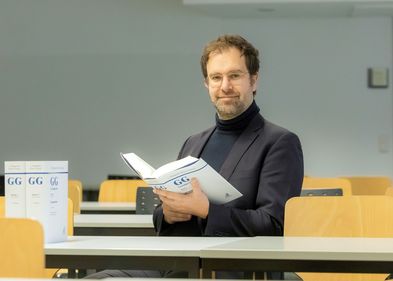 Auf dem Bild ist Prof. Dr. Johannes Eichenhofer zu sehen.