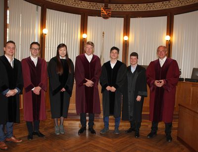 Studierende und Richter beim Moot Court, Foto: Johanna Moehl