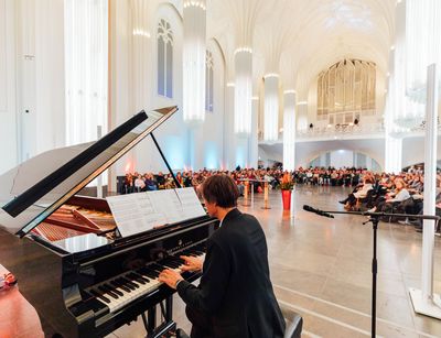 Blick ins Paulinum beim Weihnachtsliedersingen mit Prof. David Timm.