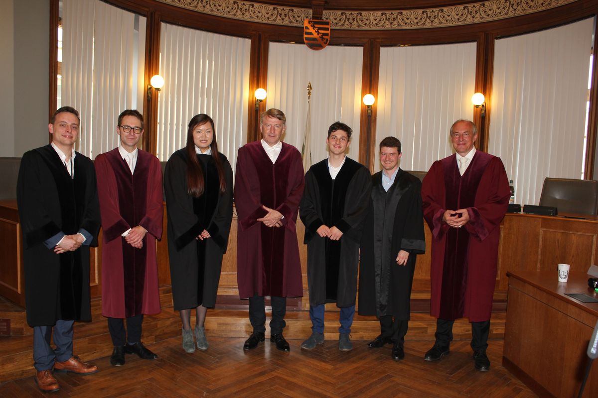Das Moot Court-Team. Bei Moot Courts, simulierten Gerichtsverhandlungen, vertreten die angehenden Juristinnen und Juristen anhand fiktiver oder realer Fälle eine Prozesspartei.