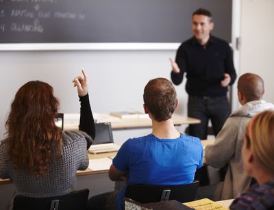 Dozent im Seminar. Foto: Colourbox