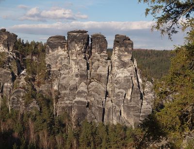 Eine für das Elbsandsteingebirge typische Felsformation aus Sandstein.