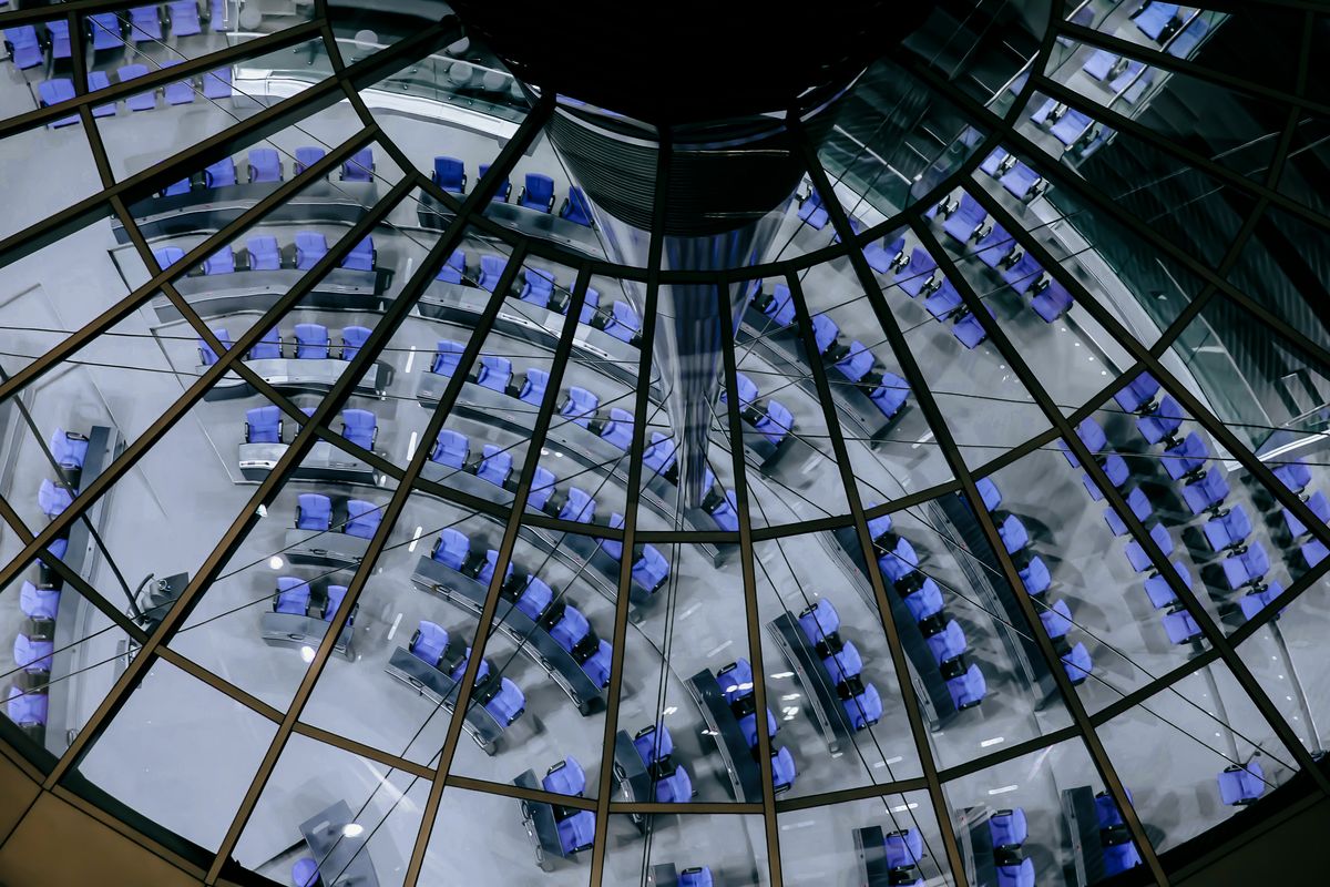 zur Vergrößerungsansicht des Bildes: Leere Sitze des Deutschen Bundestags