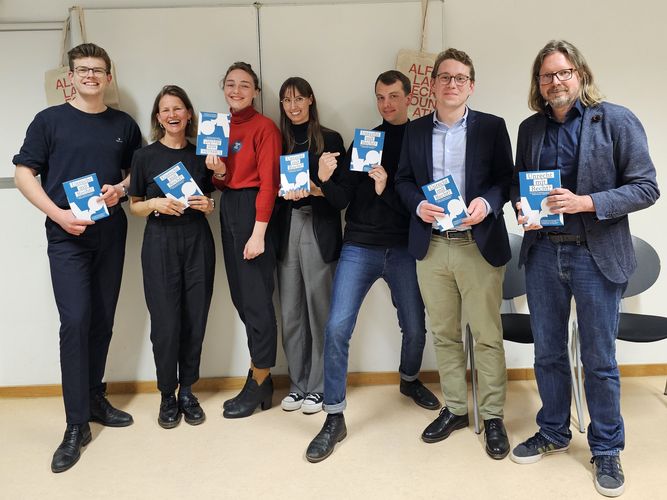 Prof. Dr. Höffler (2.v.li.) bei der Veranstaltung "Unrecht mit Recht" des Arbeitskreises Zeitgeschichte und Ausbildung des Forum Justizgeschichte e.V. Foto: Maria Garz.