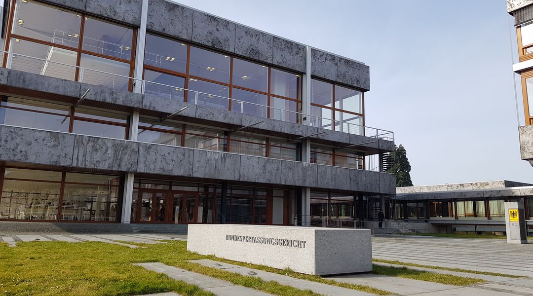 Das Sitzungsgebäude des Bundesverfassungsgerichts am Tag