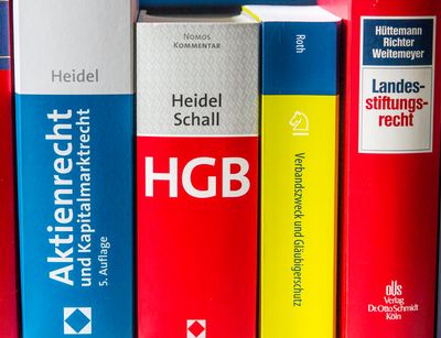 Literatur mit Beiträgen von Prof. Dr. Roth