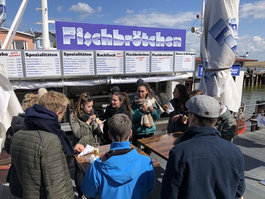 zur Vergrößerungsansicht des Bildes: Regionaltypisches Mittagessen