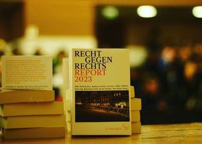 "Recht gegen rechts - Report 2023", Foto: Anna Languth Cover "Recht gegen rechts - Report 2023", Foto: Anna Languth
