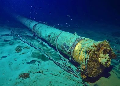 Beschädigtes Unterseekabel: Kritische maritime Infrastruktur im Fokus hybrider Bedrohungen. Bild: RaeLi / Adobe Stock.
