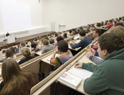 Foto: Blick in den voll besetzeten Audimax.