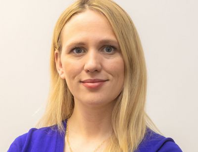 Prof. Dr. Elisa Hoven.