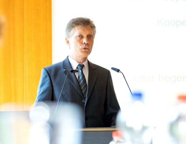 Prof. Dr. Ralf Hoffmann vom Institut für Bioanalytische Chemie der Universität Leipzig hat den neuen Corona-Antikörpertest mitentwickelt.