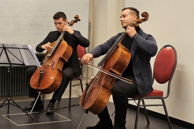 Musikalisch umrahmt wurde der Empfang von Bobby Kostadinov und Emil Weigert von der HMT Leipzig. Foto: Maria Garz.