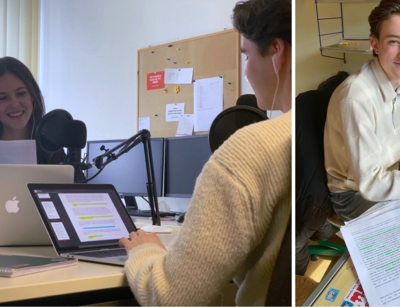 Eine Frau spricht in ein Mikrofon und ein Mann sitzt am Schreibtisch, vor sich ein Laptop und beschriebene Seiten