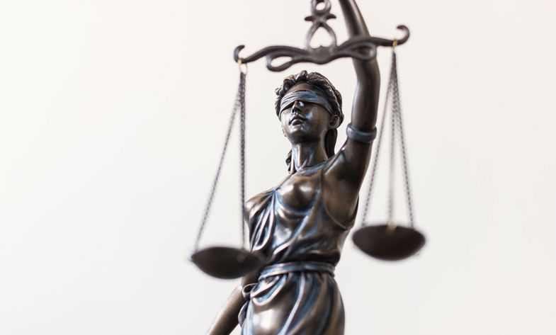 Figur der Justizia.