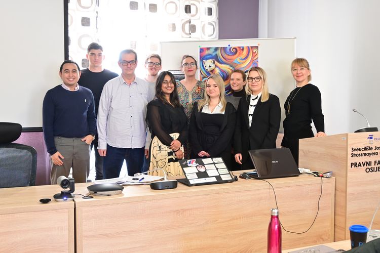 Teilnehmende und das Orga-Team der regionalen Runde in Osijek, Kroatien. Foto: Chad Osorio.