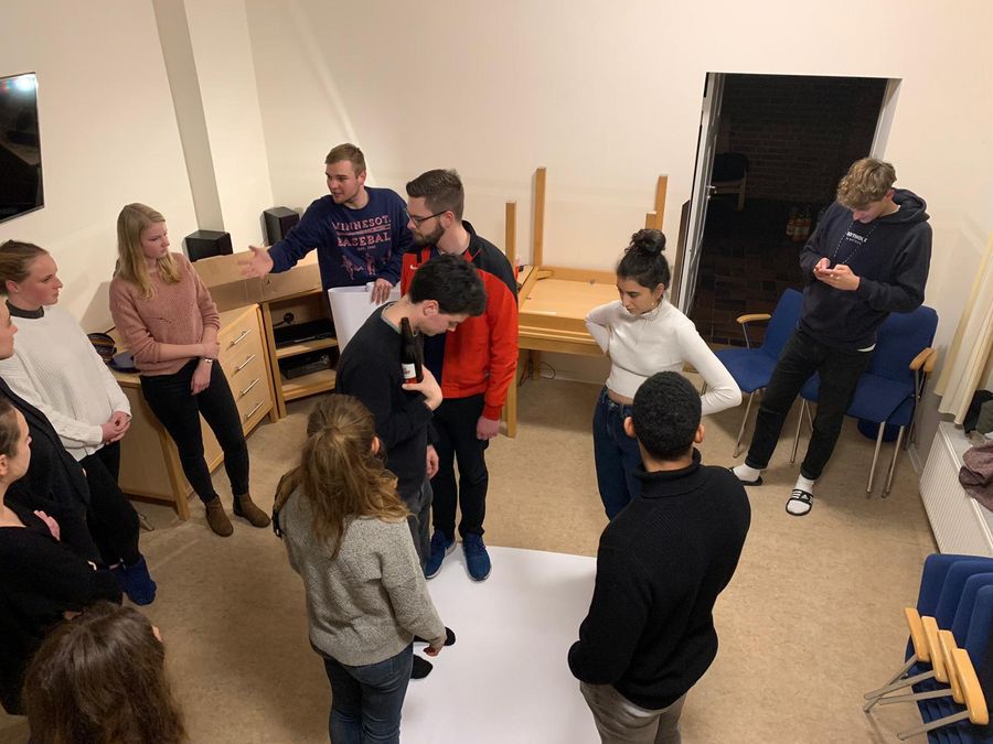 zur Vergrößerungsansicht des Bildes: Der Workshop beginnt mit den Teambuilding 